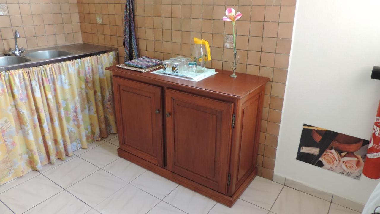 Chez Regine Apartment เลอ โฮแบร์ ภายนอก รูปภาพ